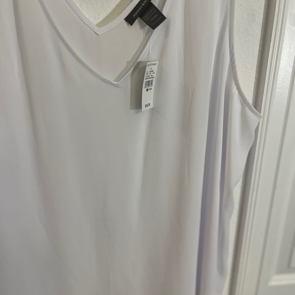 Ashley Stewart White Sleeveless V-Neck Blouse - Size 26/28  New with tags